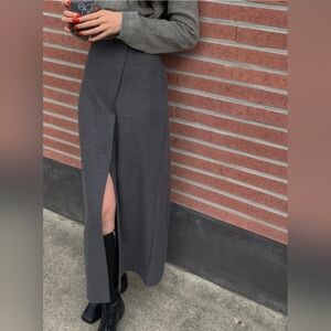 COMMENSE WOMENShe's Effortless Slit Maxi Skirt